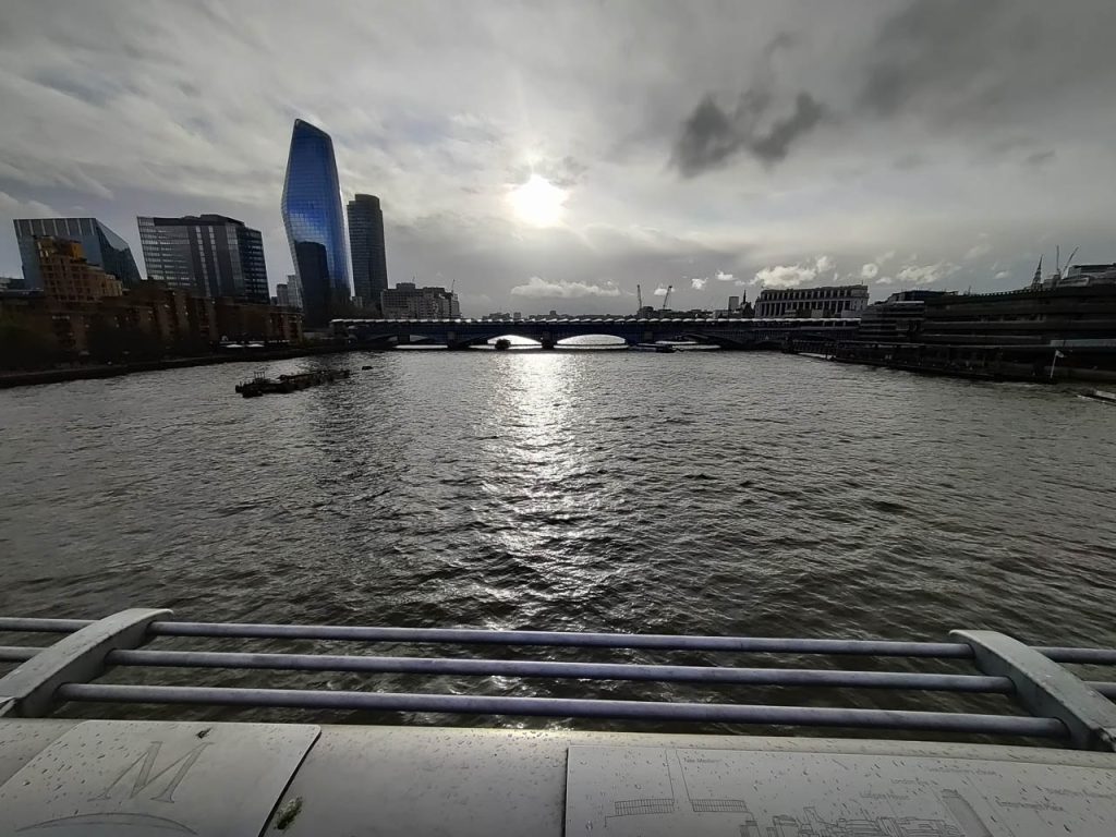 Blick von der Millenium Bridge